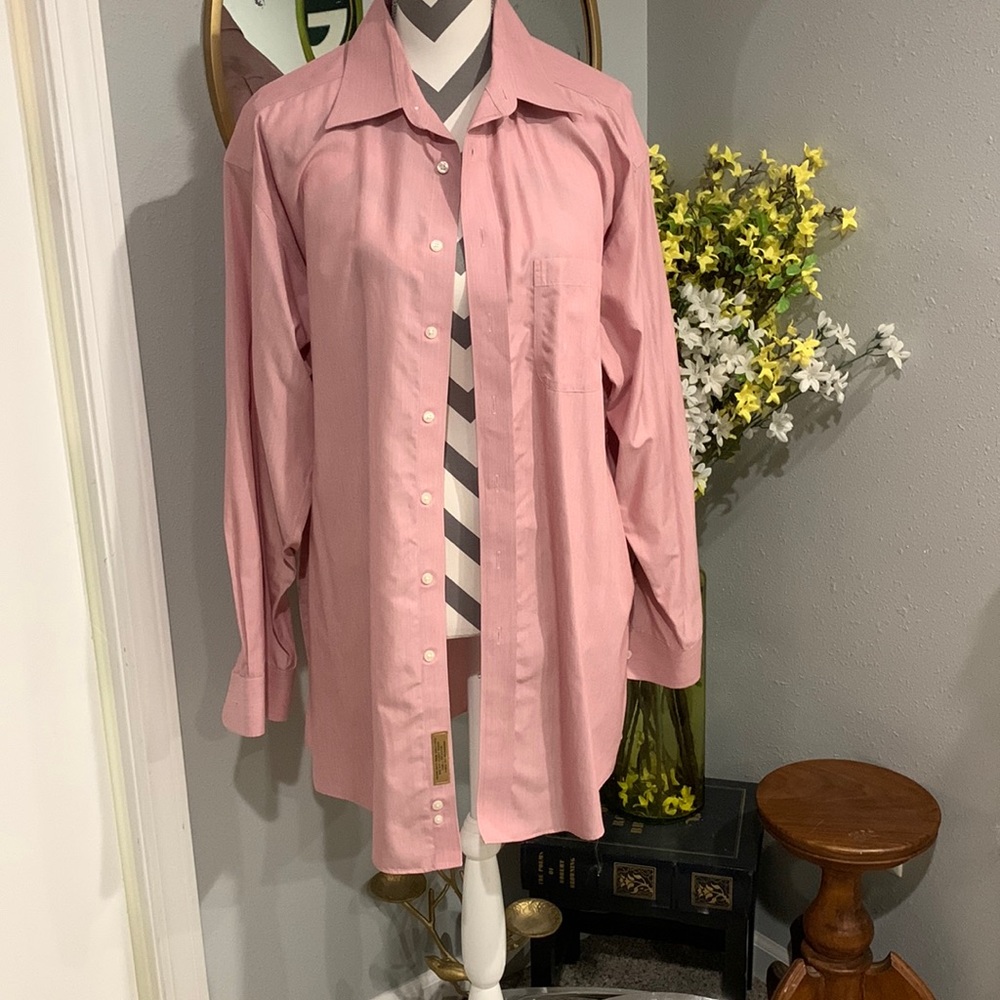 Gold label. Roundtree & Yorke men’s button down